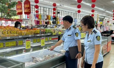 Tăng cường kiểm tra, không để xảy ra tình trạng găm hàng tăng giá trong bão số 3 Yagi