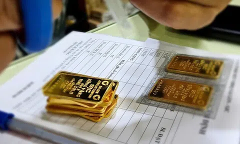 NÓNG: Giá vàng thiết lập đỉnh lịch sử ở mức 120 triệu đồng, chuyện gì đang xảy ra?