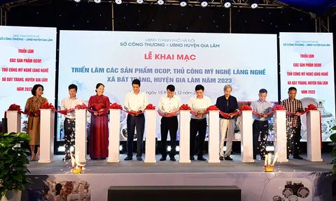 Khai mạc Triển lãm các sản phẩm OCOP thủ công mỹ nghệ làng nghề xã Bát Tràng, năm 2023.