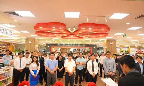 Khai trương Nhà sách Fahasa Hồng Bàng