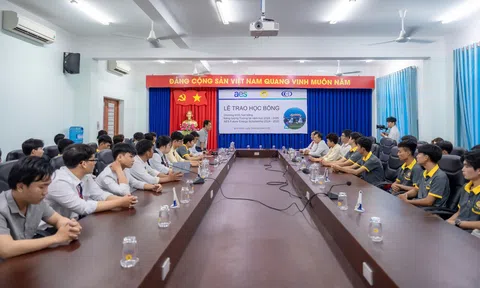 Sinh viên ĐH Phan Thiết nhận học bổng Năng lượng tương lai năm 2025