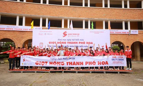 Thúy Vy đại diện Đoàn Thanh niên phường Xuân Hương cam kết lan tỏa phong trào hiến máu nhân đạo