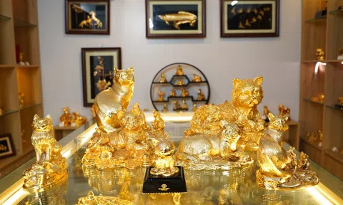 Tượng mèo mạ vàng 24K làm quà Tết Quý Mão 2023