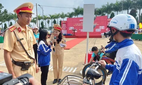 Học sinh Đắk Nông hào hứng tham gia chương trình Caravan tuyên truyền an toàn giao thông