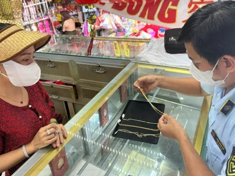 TPHCM: Kiểm tra đột xuất 4 doanh nghiệp kinh doanh vàng tại Quận 5