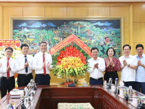 Chủ tịch UBND tỉnh Phú Thọ thăm và chúc mừng CTCP Supe Phốt phát và Hoá chất Lâm Thao nhân Ngày Doanh nhân Việt Nam