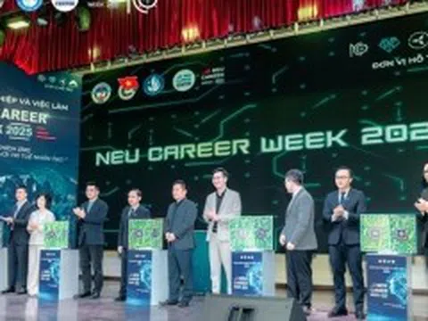 NEU Career Week 2025: Tâm điểm việc làm bùng nổ, mãn nhãn với hơn 6000 người tham dự