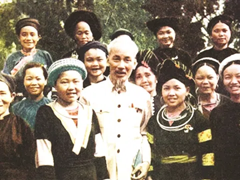 BÁC HỒ KÍNH YÊU