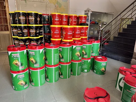 Phát hiện số lượng lớn nhớt có dấu hiệu giả mạo nhãn hiệu