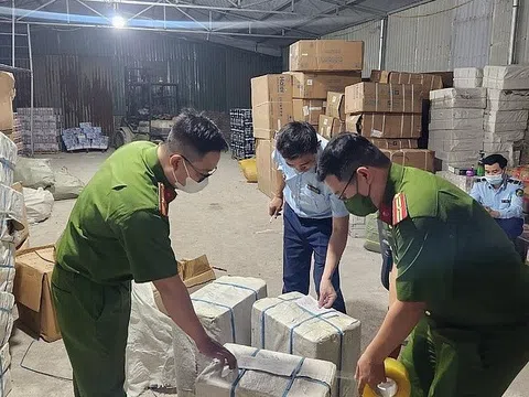 Hà Nội: Phát hiện số lượng lớn hàng hóa không rõ nguồn gốc