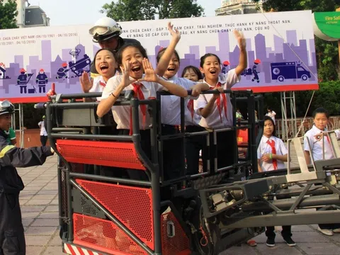 Trải nghiệm kỹ năng PCCC và thoát nạn trên phương tiện PCCC và CNCH thực tế tại triển lãm SECUTECH 2023