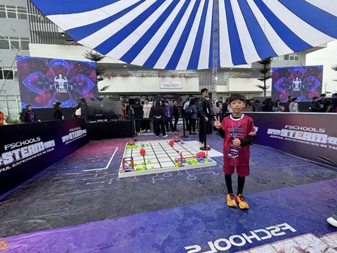 Thí sinh lớp 4 của Việt Nam lọt vào Chung kết giải Vô địch Robotics thế giới - 2024 VEX Robotics World Championship