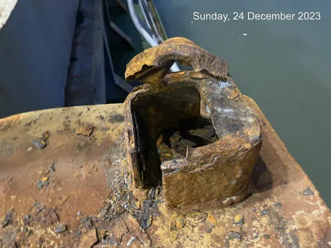 Tàu Morning Vinafco trong vụ rơi hàng hóa xuống biển phát hiện có dấu hiệu han rỉ, xuống cấp.