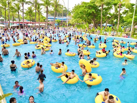 Công viên Nước Hồ Tây mở cửa mùa hè 2026 với giá vé ưu đãi 98.000 đồng