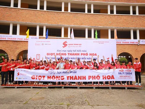 Thúy Vy đại diện Đoàn Thanh niên phường Xuân Hương cam kết lan tỏa phong trào hiến máu nhân đạo