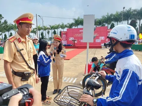 Học sinh Đắk Nông hào hứng tham gia chương trình Caravan tuyên truyền an toàn giao thông