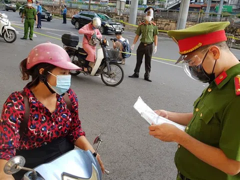 Hà Nội điều chỉnh giấy đi đường, cho phép dùng cả mẫu cũ và mới