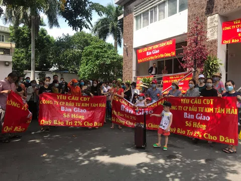 Cư dân TP HCM bức xúc vì tình trạng chủ đầu tư nợ sổ đỏ