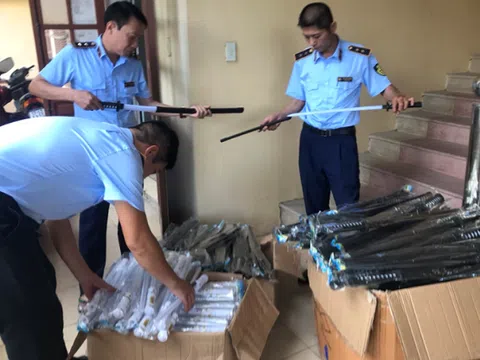 Thu giữ hàng nghìn đồ chơi bạo lực không tem nhãn trước thềm Trung thu