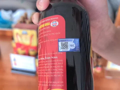 Dán tem truy xuất nguồn gốc nước mắm Phú Quốc