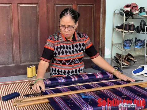 Bảo vệ và phát huy nhãn hiệu tập thể &#039;dệt zèng A Lưới&#039;