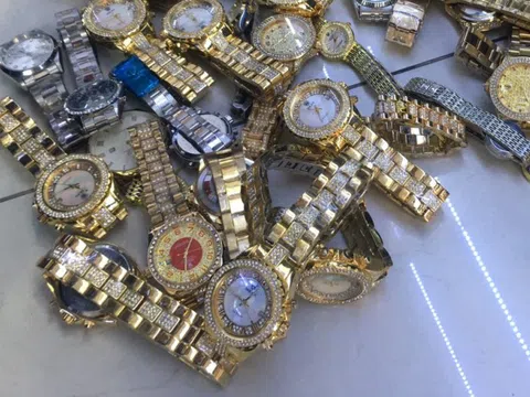 Phát hiện 1.200 đồng hồ nhái thương hiệu nổi tiếng