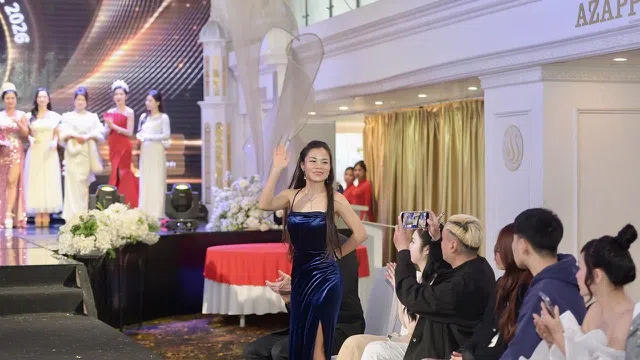 Hoa hậu Tân Lê: Đừng biến tiếng Anh thành ‘rào cản’, hãy biến nó thành quyền năng/đòn bẩy