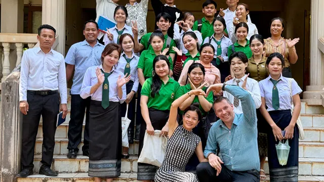 Dấu ấn Tân Lê và Dieter Bruhn: ‘Làn gió mới’ trong công tác giảng dạy tiếng Anh tại Lào