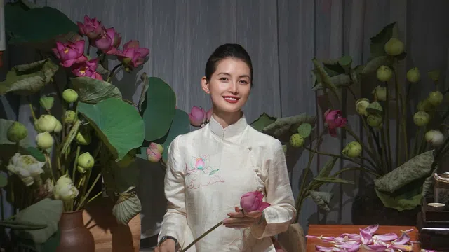 Nghệ nhân Dương Lệ và hành trình lan tỏa nghệ thuật ướp trà sen đến cộng đồng